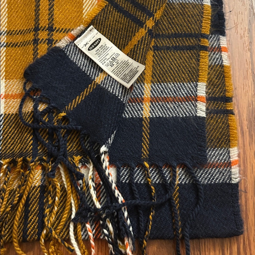 Old Navy Men’s Scarf - Picture 9 of 10